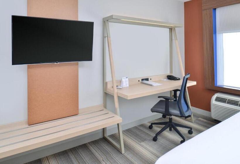 בית מלון כפרי Holiday Inn Express & Suites Farmington Hills   Detroit, An Ihg