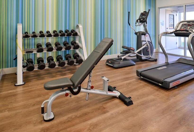 호텔 Holiday Inn Express & Suites Farmington Hills   Detroit, An Ihg