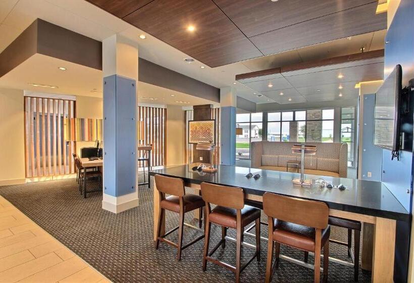 هتل Holiday Inn Express & Suites Fond Du Lac, An Ihg