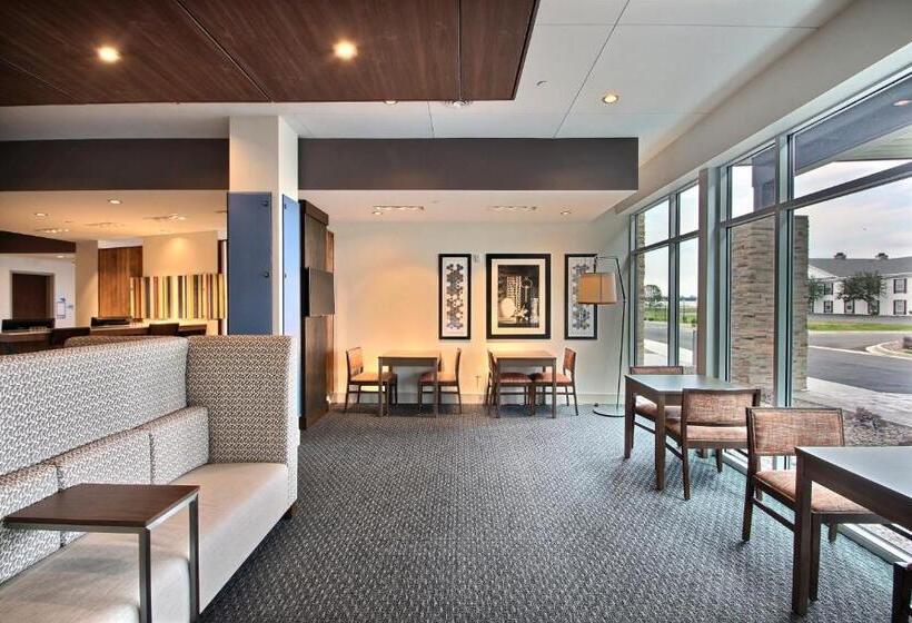 هتل Holiday Inn Express & Suites Fond Du Lac, An Ihg