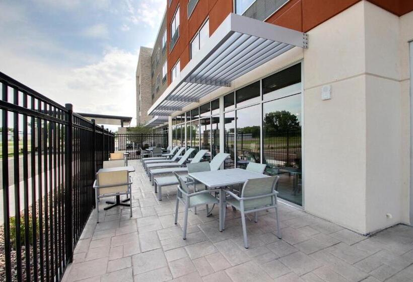 هتل Holiday Inn Express & Suites Fond Du Lac, An Ihg