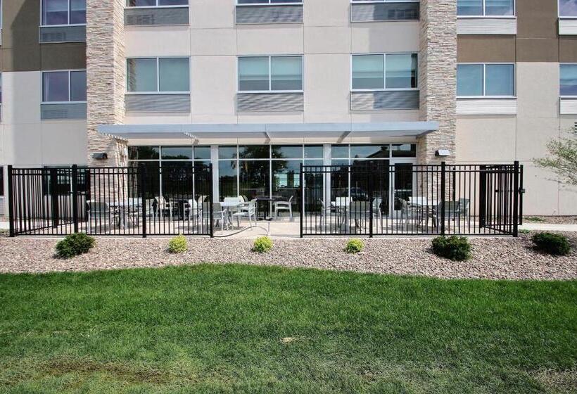 هتل Holiday Inn Express & Suites Fond Du Lac, An Ihg