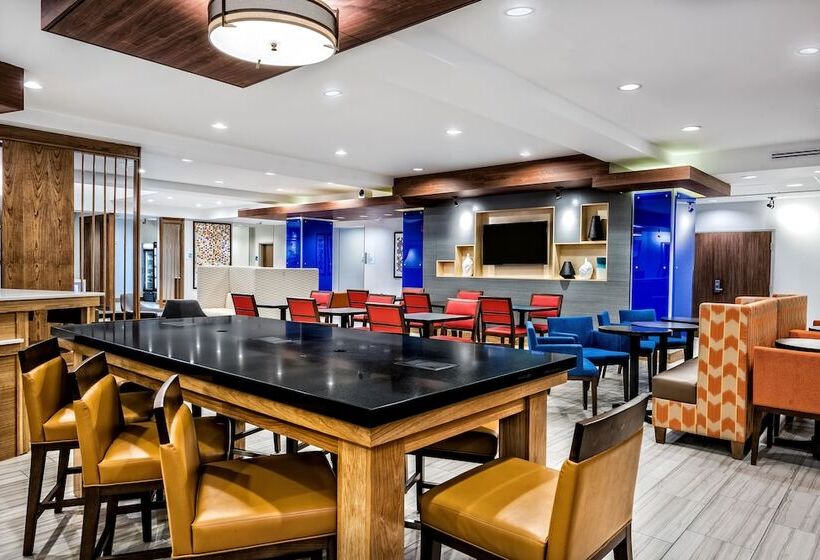 Отель Holiday Inn Express & Suites Round Rock   Austin N, An Ihg