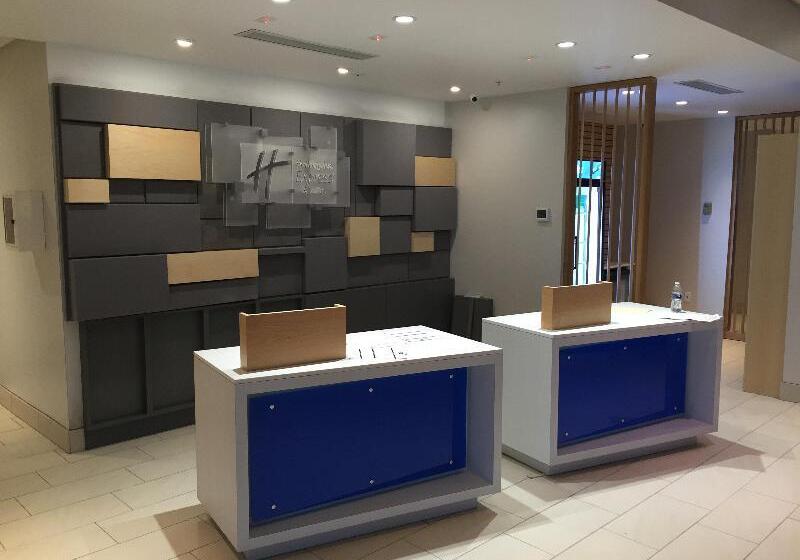 فندق Holiday Inn Express & Suites Toledo South   Perrysburg, An Ihg