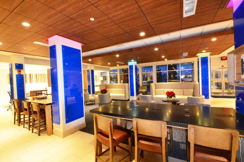 فندق Holiday Inn Express & Suites Toledo South   Perrysburg, An Ihg