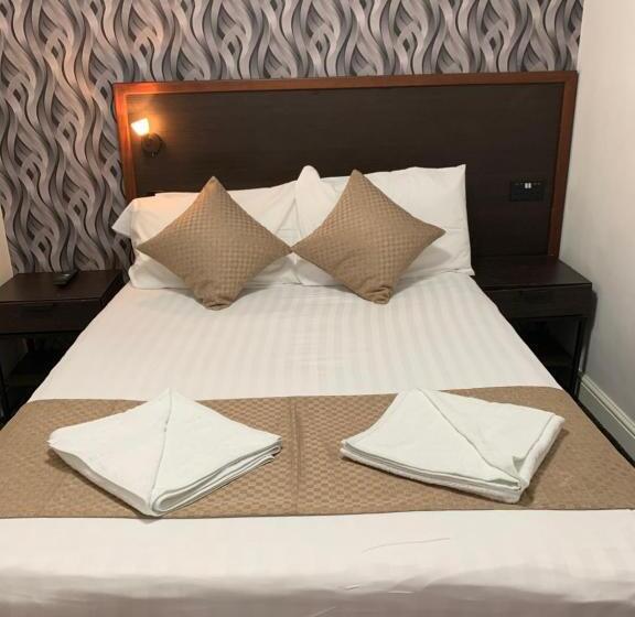 Отель Imperial Salford