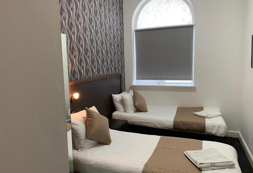 Отель Imperial Salford