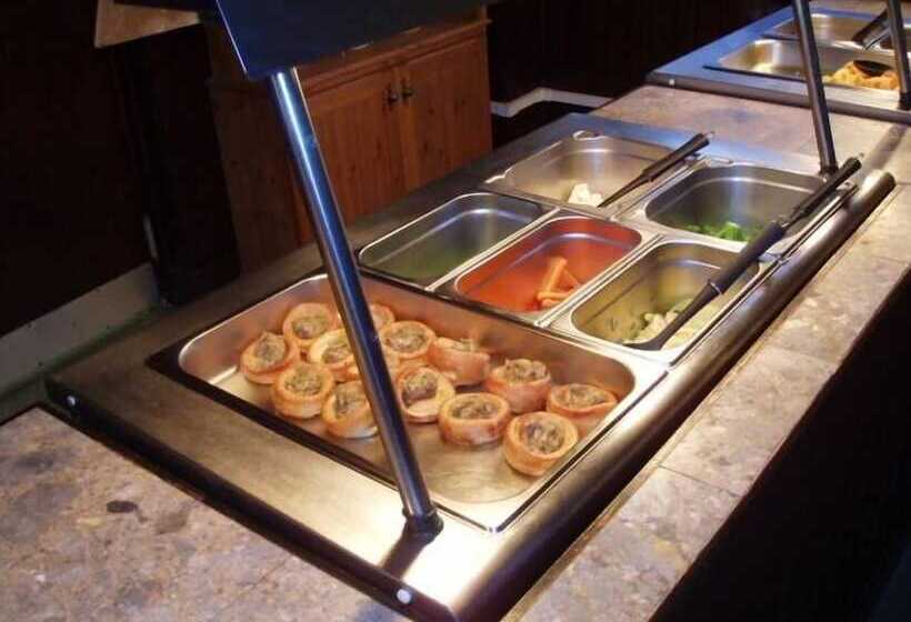 Отель Leaking Well, Dunhampton