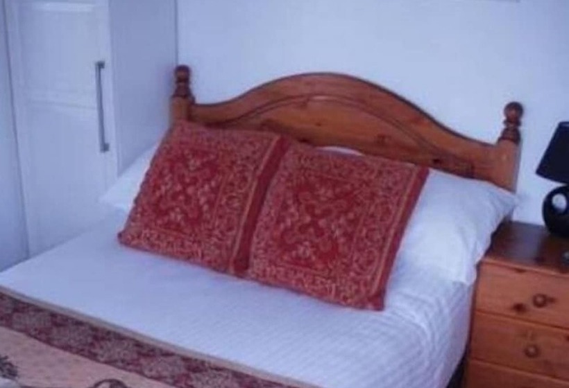 Отель Leaking Well, Dunhampton