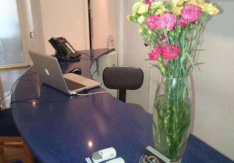 酒店 Livingston Lodge