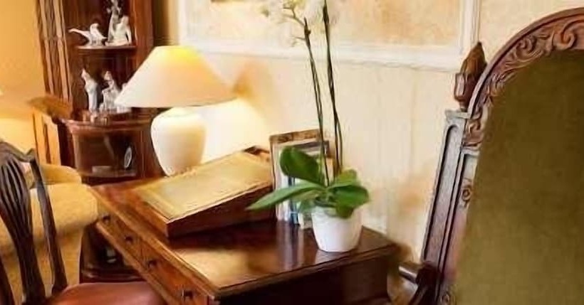 Отель Overwater Hall