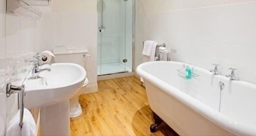 Отель Overwater Hall