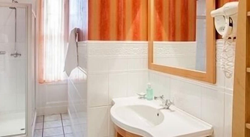 Отель Overwater Hall