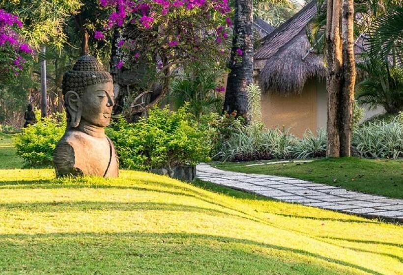 בית מלון כפרי Siddhartha Oceanfront Resort & Spa Bali