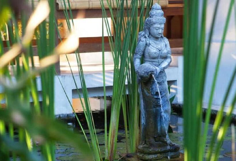 בית מלון כפרי Siddhartha Oceanfront Resort & Spa Bali