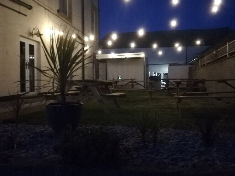 בית מלון כפרי The Captain Cook Inn