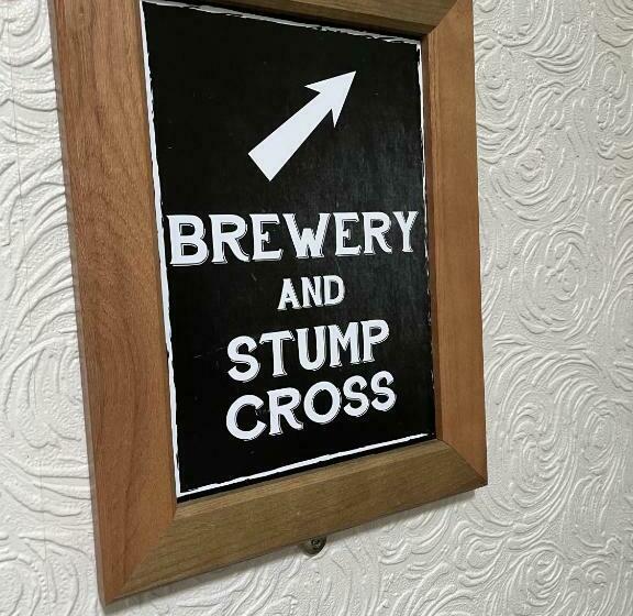 בית מלון כפרי The Castle Tavern