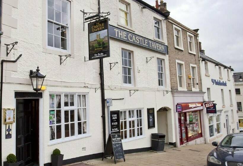 בית מלון כפרי The Castle Tavern
