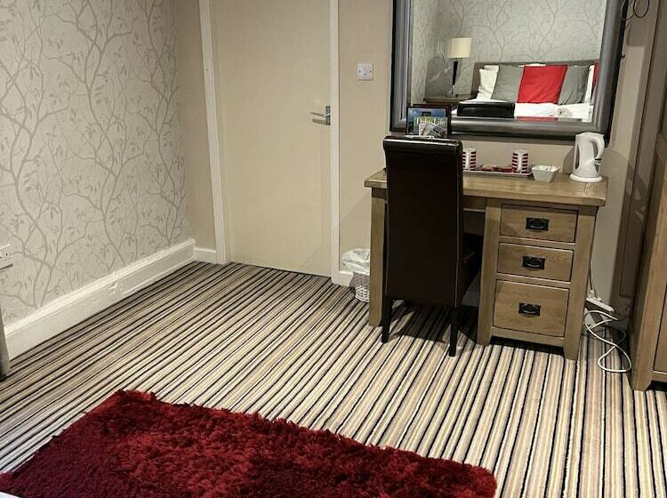 בית מלון כפרי The Castle Tavern