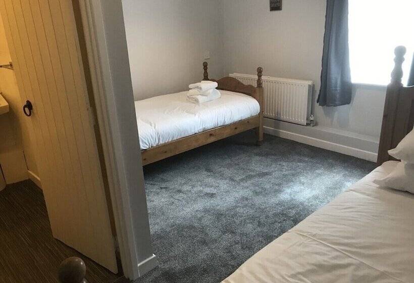 Отель The Kicking Dickey