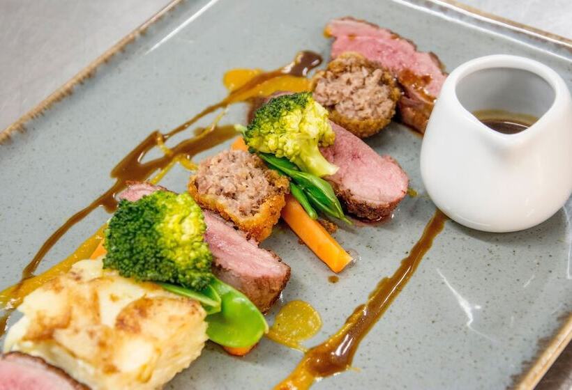 The Knowes Hotel & Restaurant