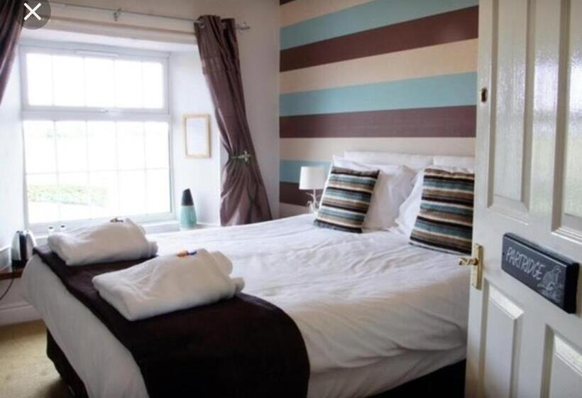 Отель The Manor House Inn