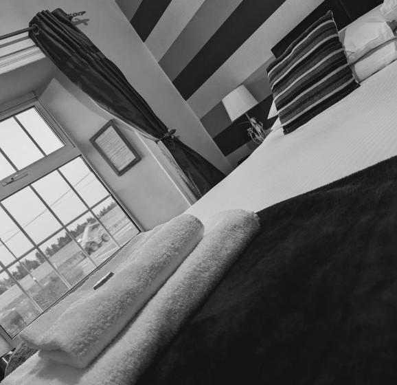 Отель The Manor House Inn