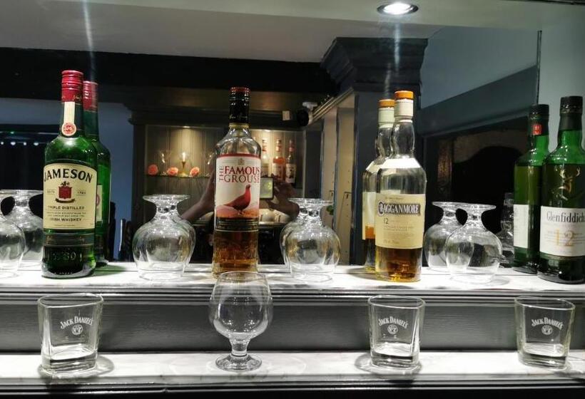 Отель The Manor House Inn