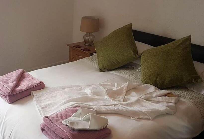 בית מלון כפרי The Old Inn