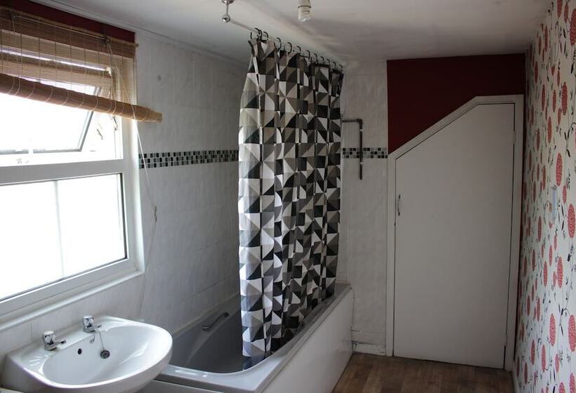 호텔 The Plough Inn