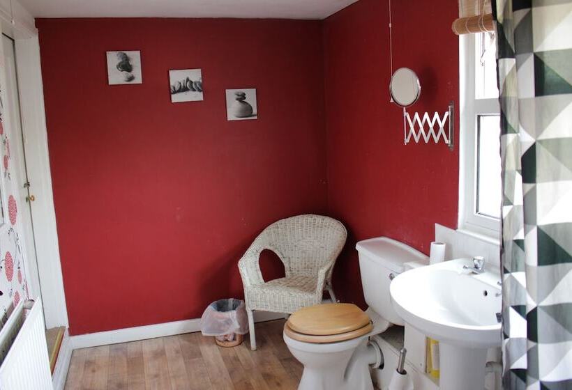 호텔 The Plough Inn