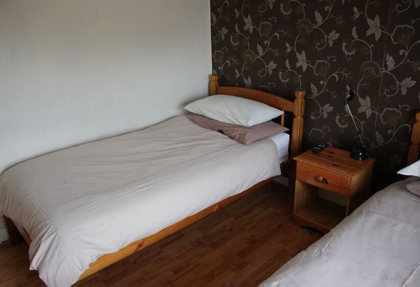 호텔 The Plough Inn