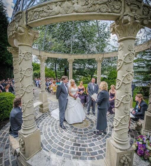 Отель The Saddleworth