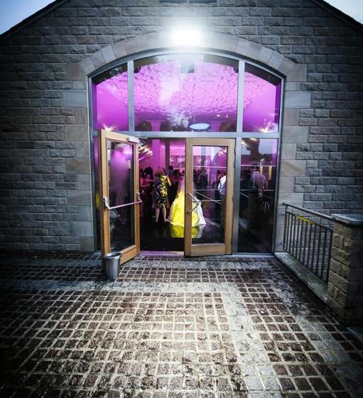 Отель The Saddleworth