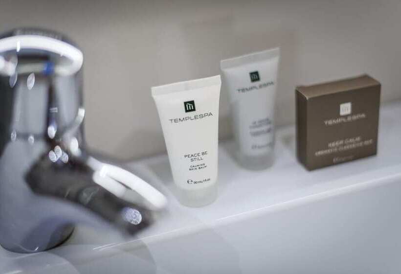 Отель The Saddleworth