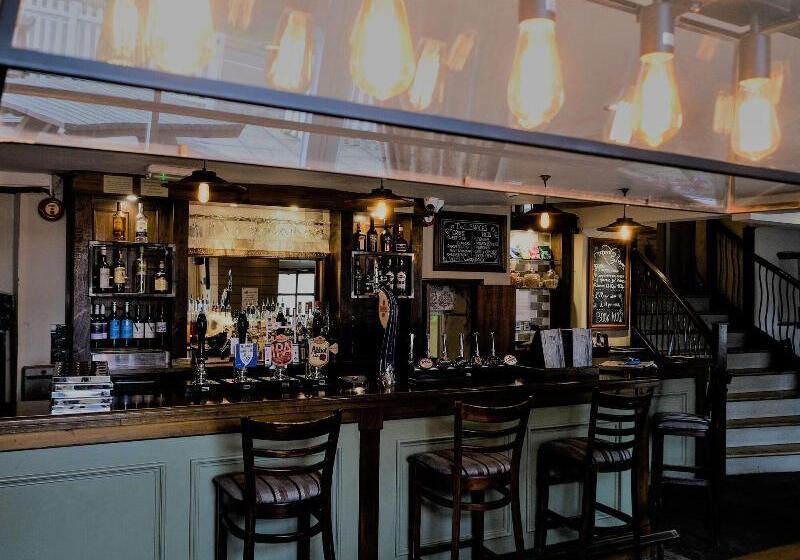 בית מלון כפרי The Woolpack Inn