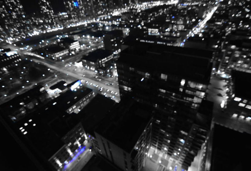 Отель Toronto Escape - The Diamond Suite