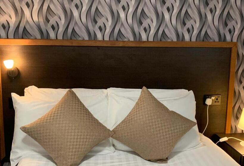 Отель Imperial Salford