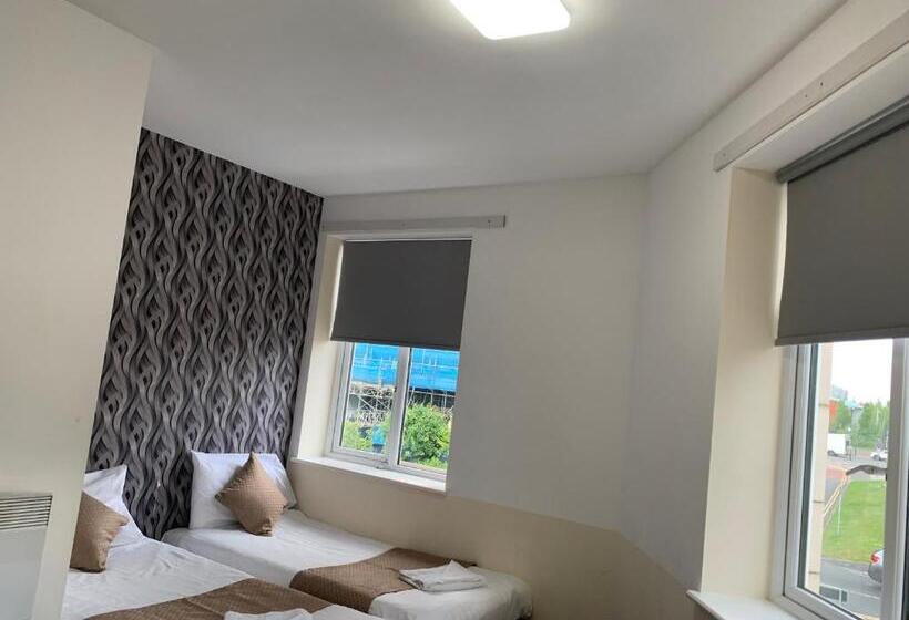 Отель Imperial Salford