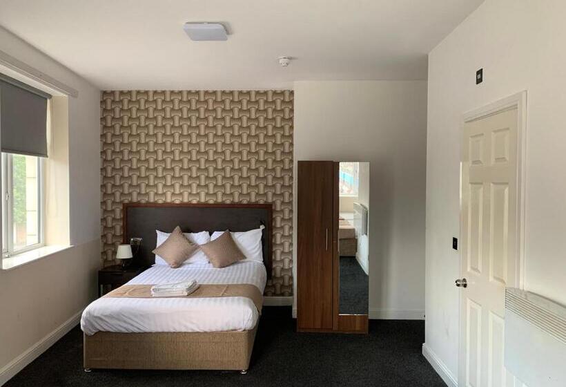 Отель Imperial Salford