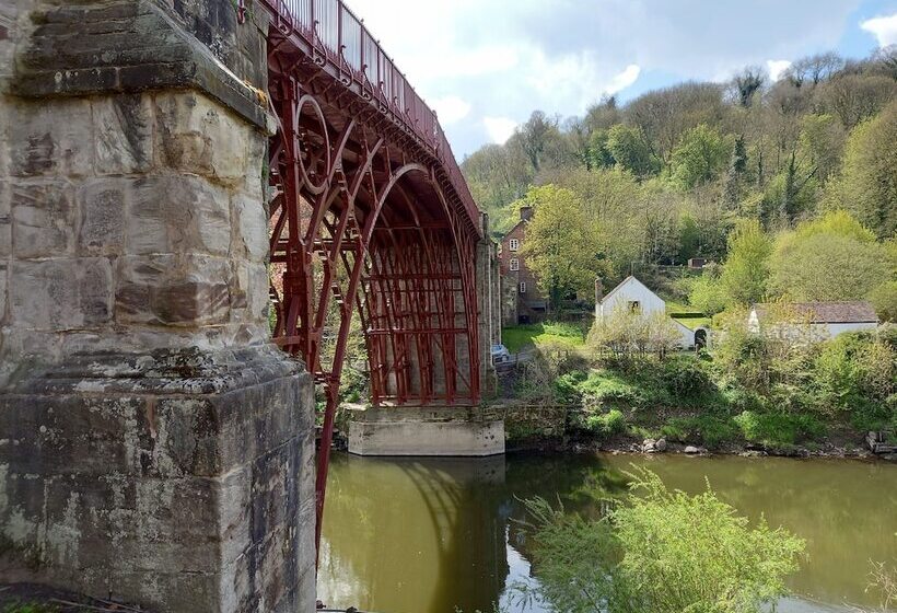 Ironbridge View Townhouse