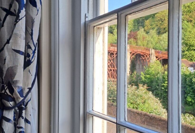 Ironbridge View Townhouse