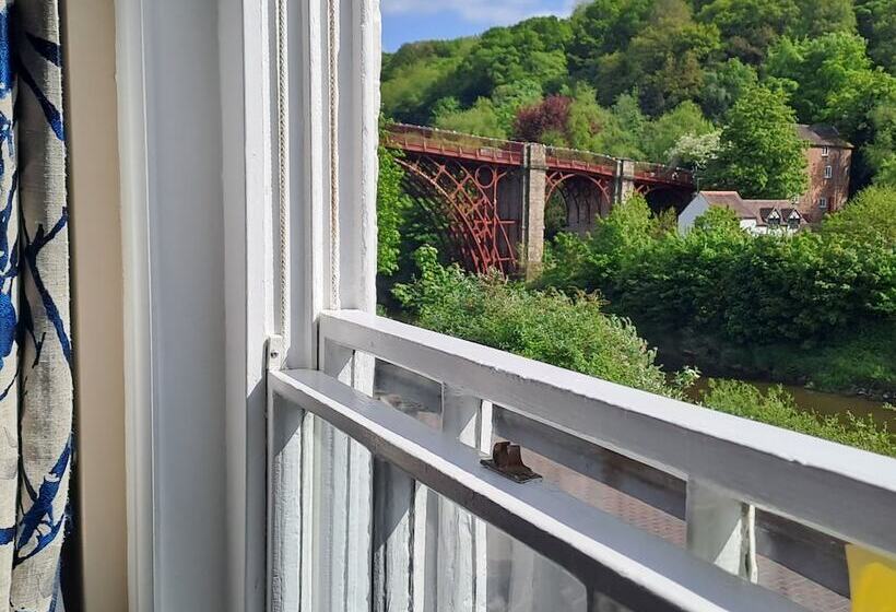 Ironbridge View Townhouse