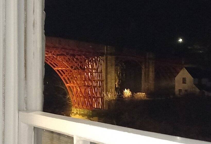 Ironbridge View Townhouse