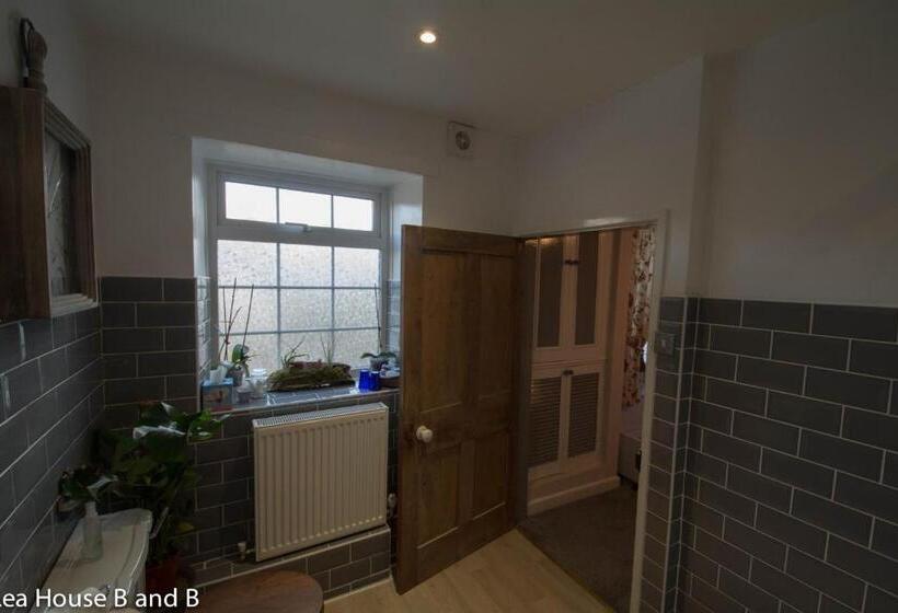 Lea House Bed And Breakfast