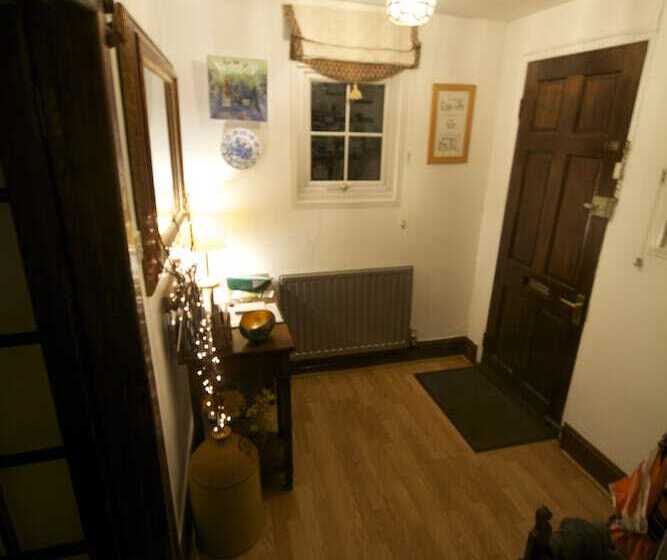 Lea House Bed And Breakfast