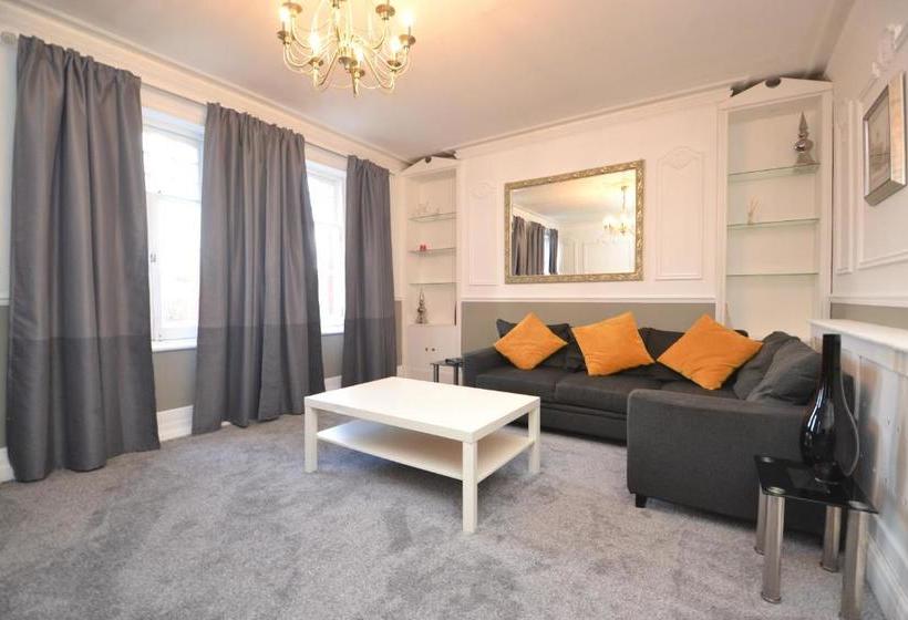 11a Hyde Park Mansions