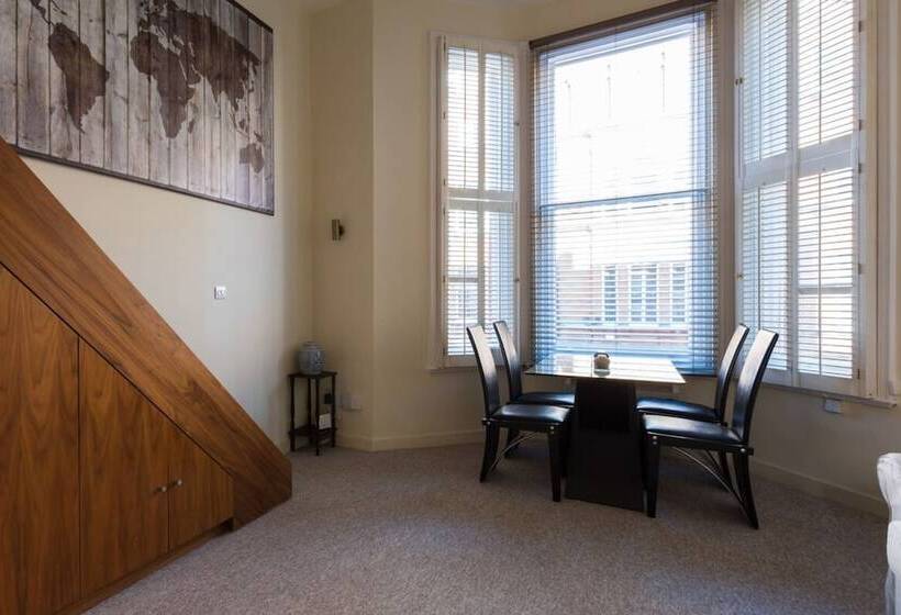 Modern 1 Bed Flat In Knightsbridge