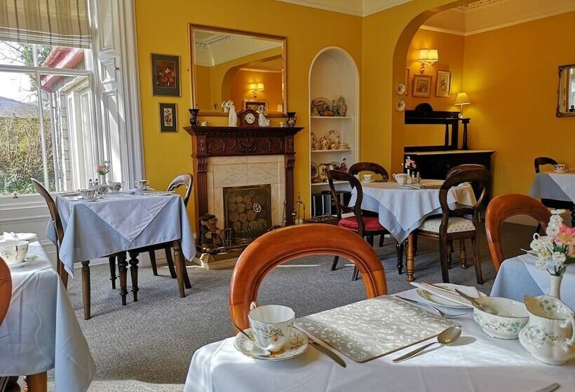 פנסיון Annslea Guest House