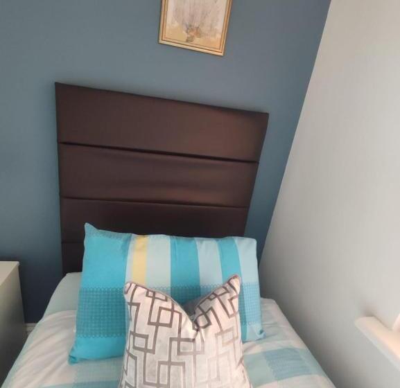 ペンション Apple House Wembley